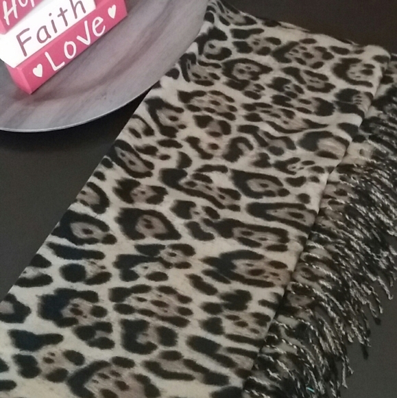 New Soft beautiful Scarf - Picture 3 of 3